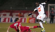 米兰体育娱乐-尼姆主场辛苦取胜，继续保持领先的简单介绍