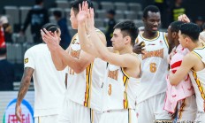 米兰体育vip注册-惊险瞬间！球员们全力拼搏争夺胜利