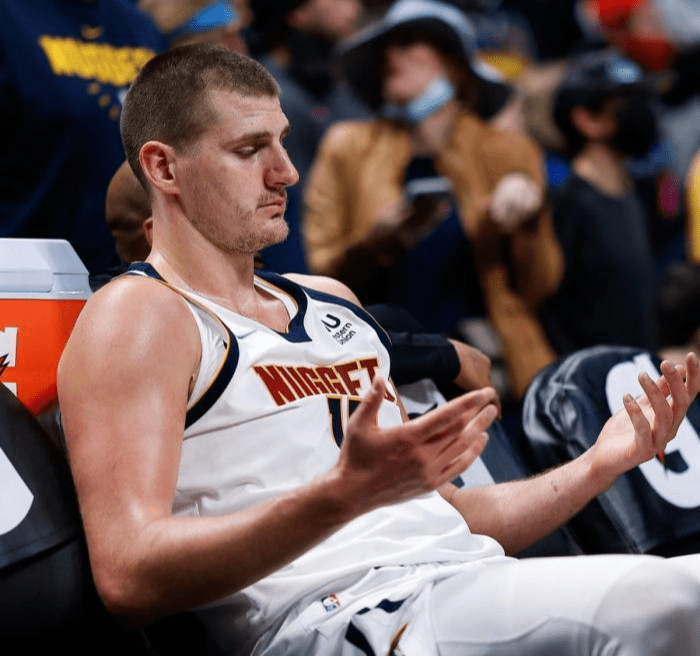 关于莫里斯缺席比赛，球队实力受到一定损失的信息