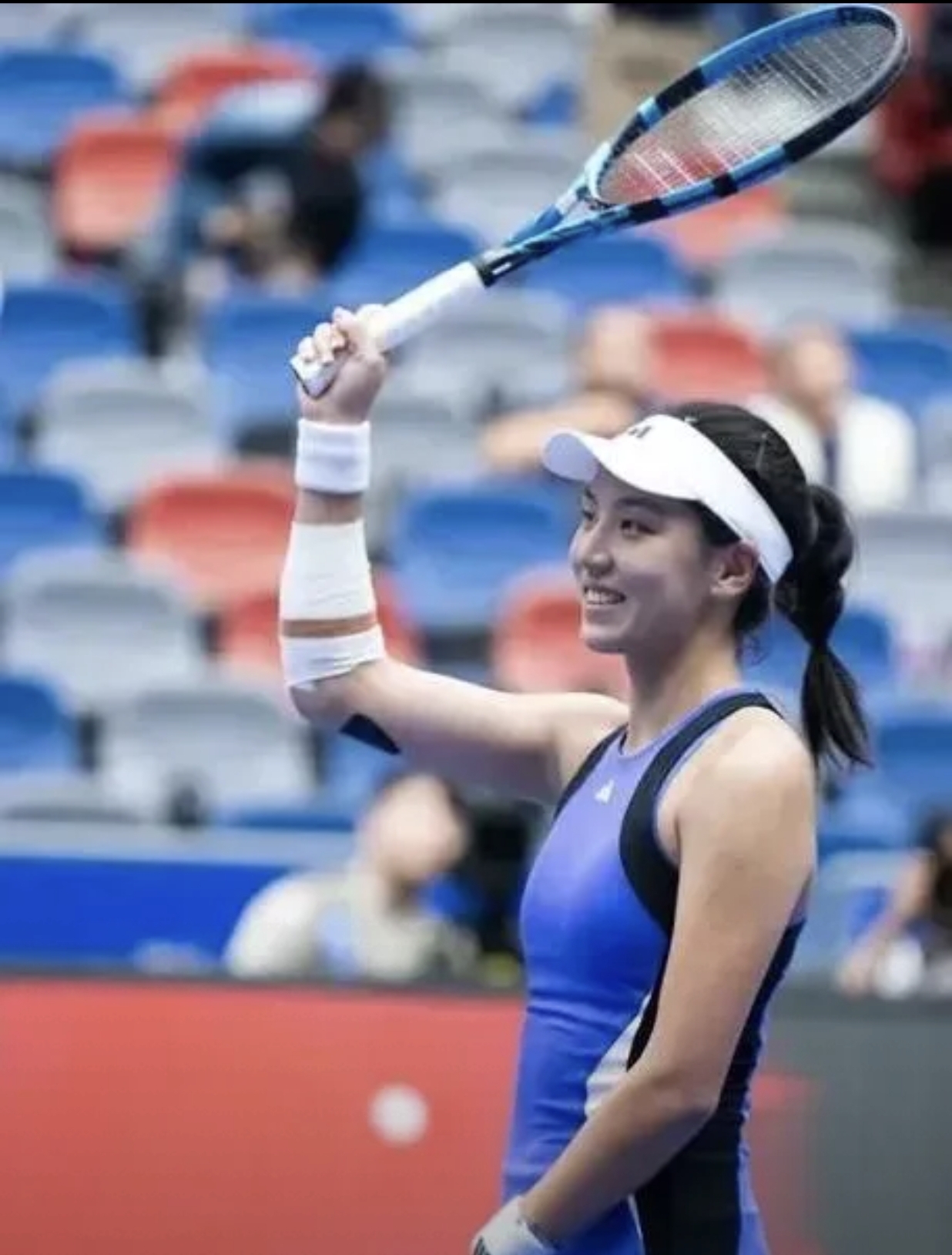 关于国际足球界女性运动员精湛球技赢得赞誉的信息 关于国际足球界女性运动员精湛球技赢得赞誉的信息