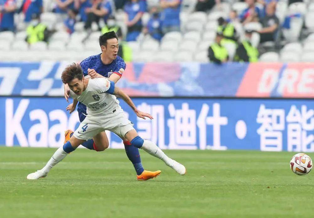 上海申花客场取胜，重庆斯威三连败的简单介绍