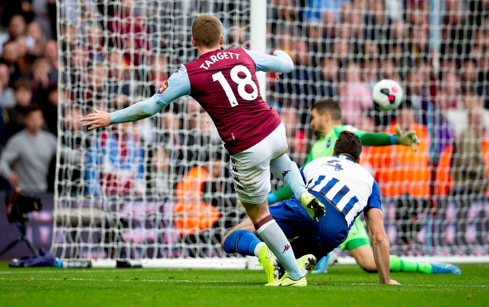 江苏舜天阵容齐整，主场击败哈尔滨毅腾，取得连胜