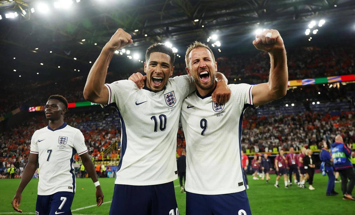 切尔西球员爆发,英格兰足球联赛欲夺冠! 切尔西球员爆发,英格兰足球联赛欲夺冠!