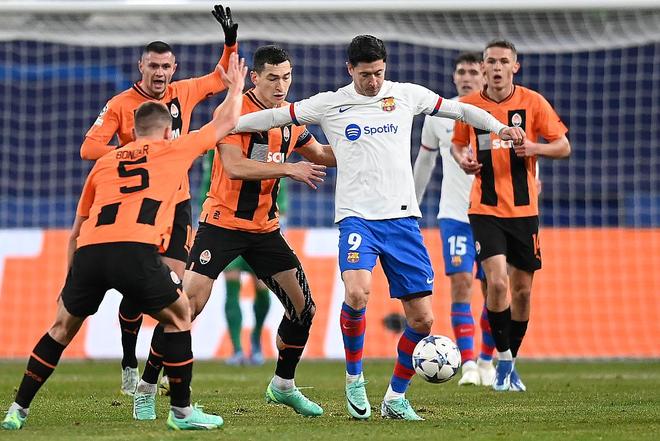 巴萨客场失利,面临小组出线压力 巴萨客场失利,面临小组出线压力