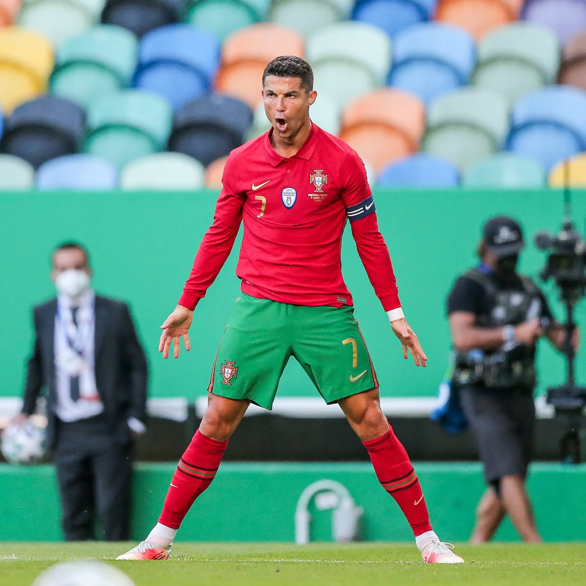 关于PSG主场落败,梅西首秀无功而返的信息 关于PSG主场落败,梅西首秀无功而返的信息