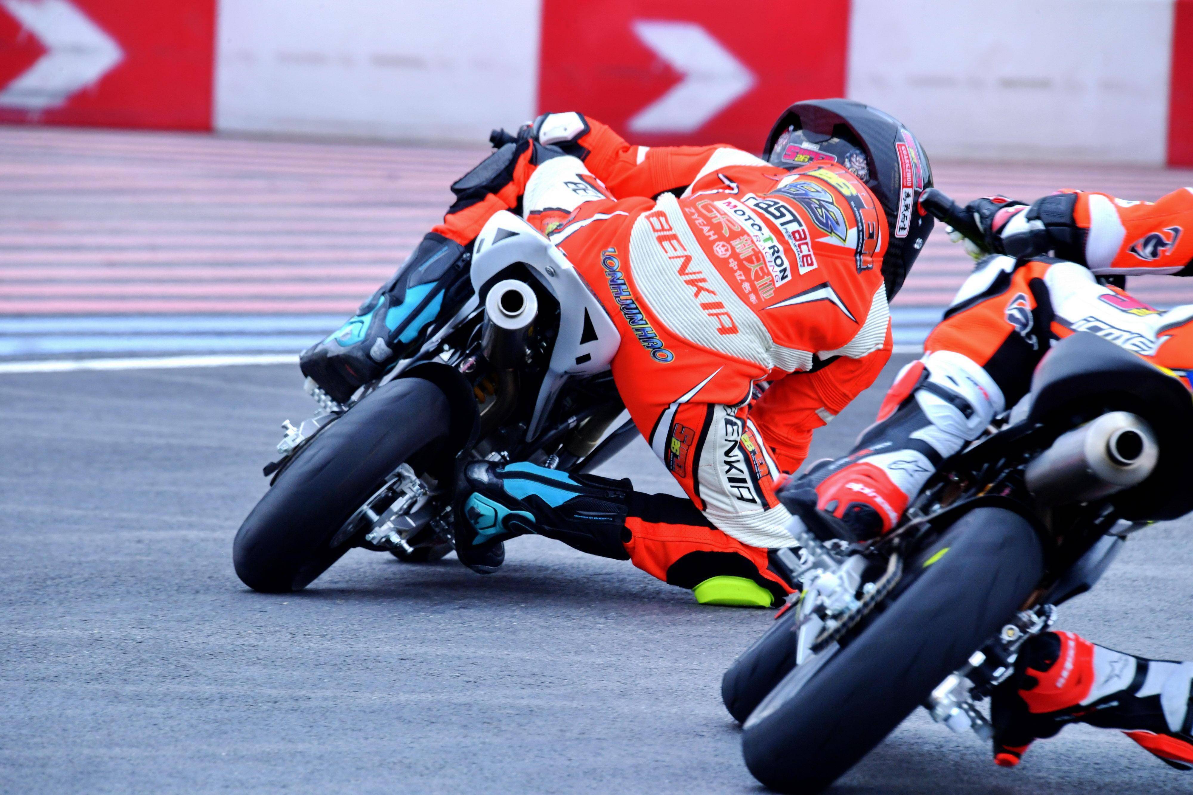 热门球队备战国际锦标赛，谁会胜出？