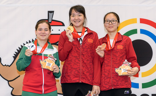 英国队在射击比赛中夺得冠军 英国队在射击比赛中夺得冠军