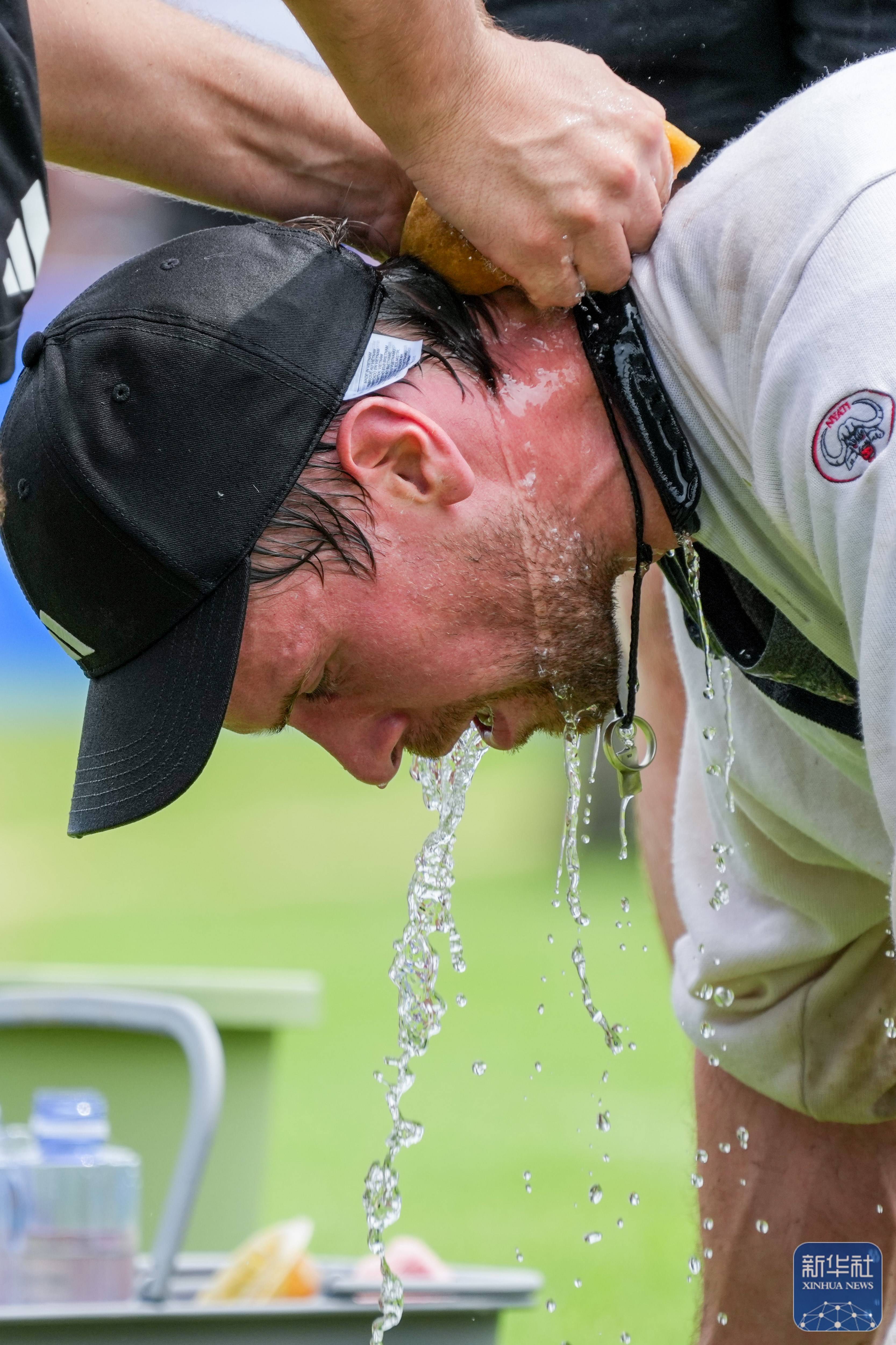 英国队在射击比赛中夺得冠军 英国队在射击比赛中夺得冠军