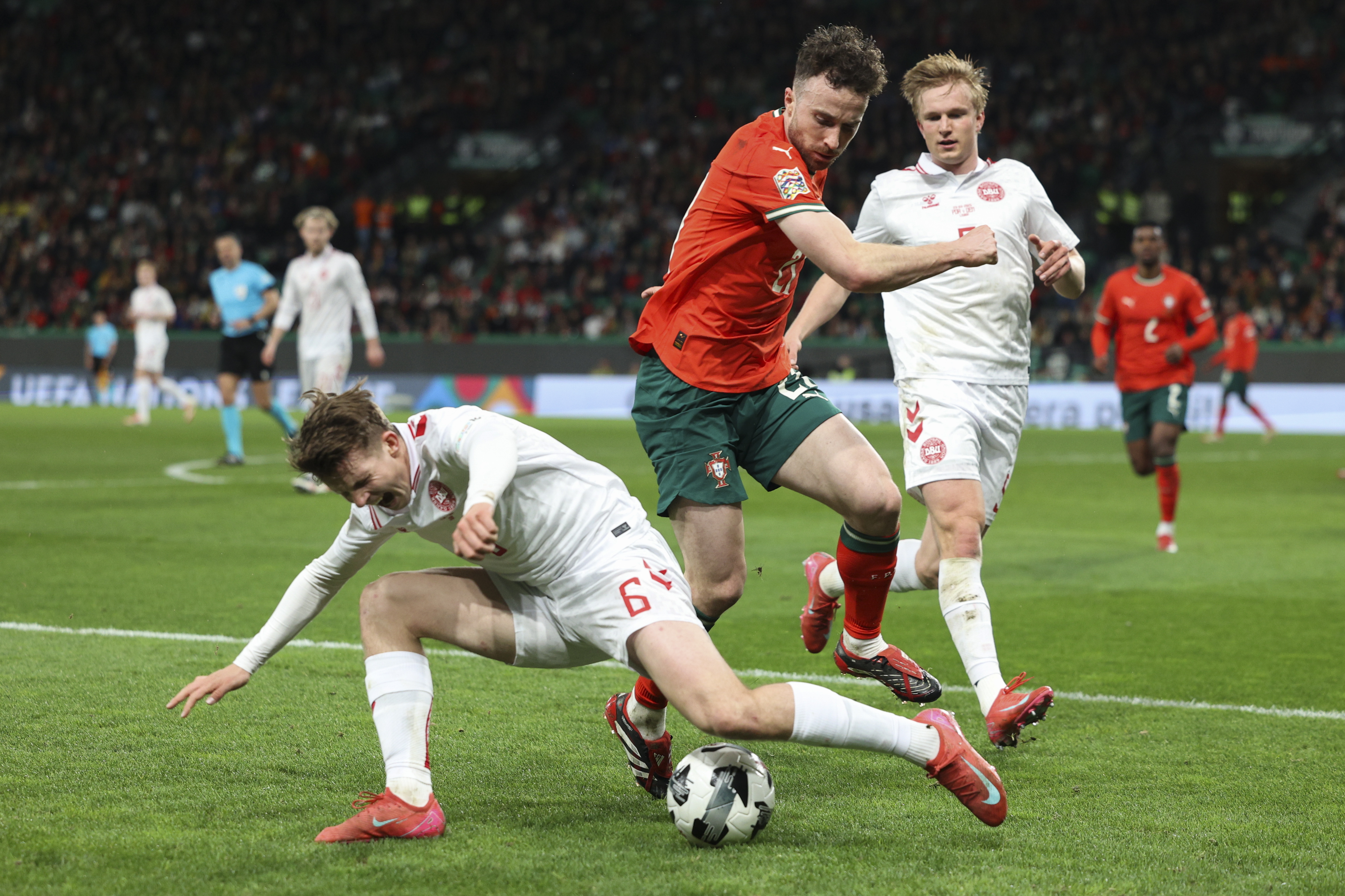 欧洲杯预选赛:葡萄牙大胜爱尔兰,提前晋级 欧洲杯预选赛:葡萄牙大胜爱尔兰,提前晋级