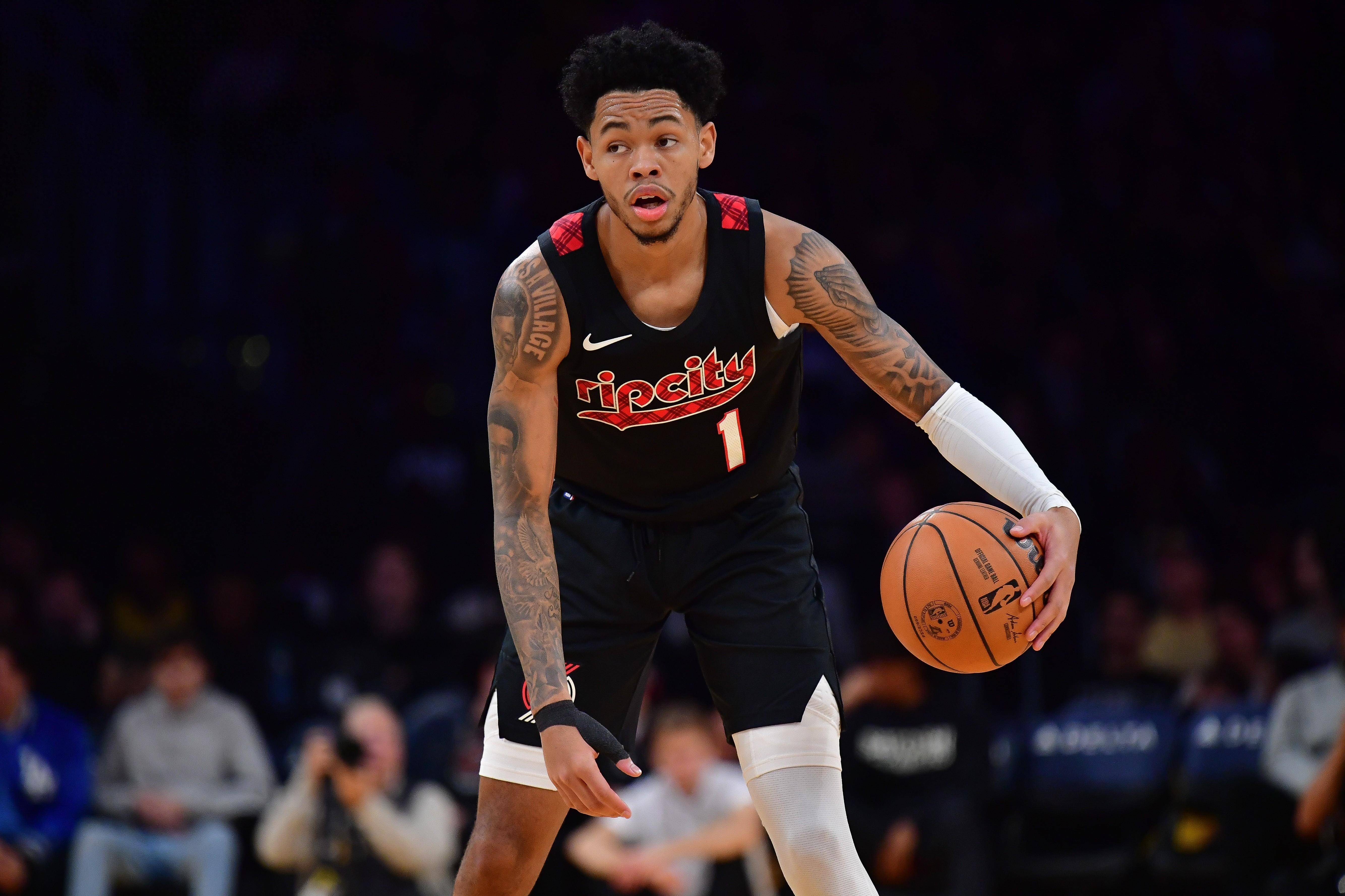 包含快讯：开拓者球星受伤，或将缺席季后赛的词条