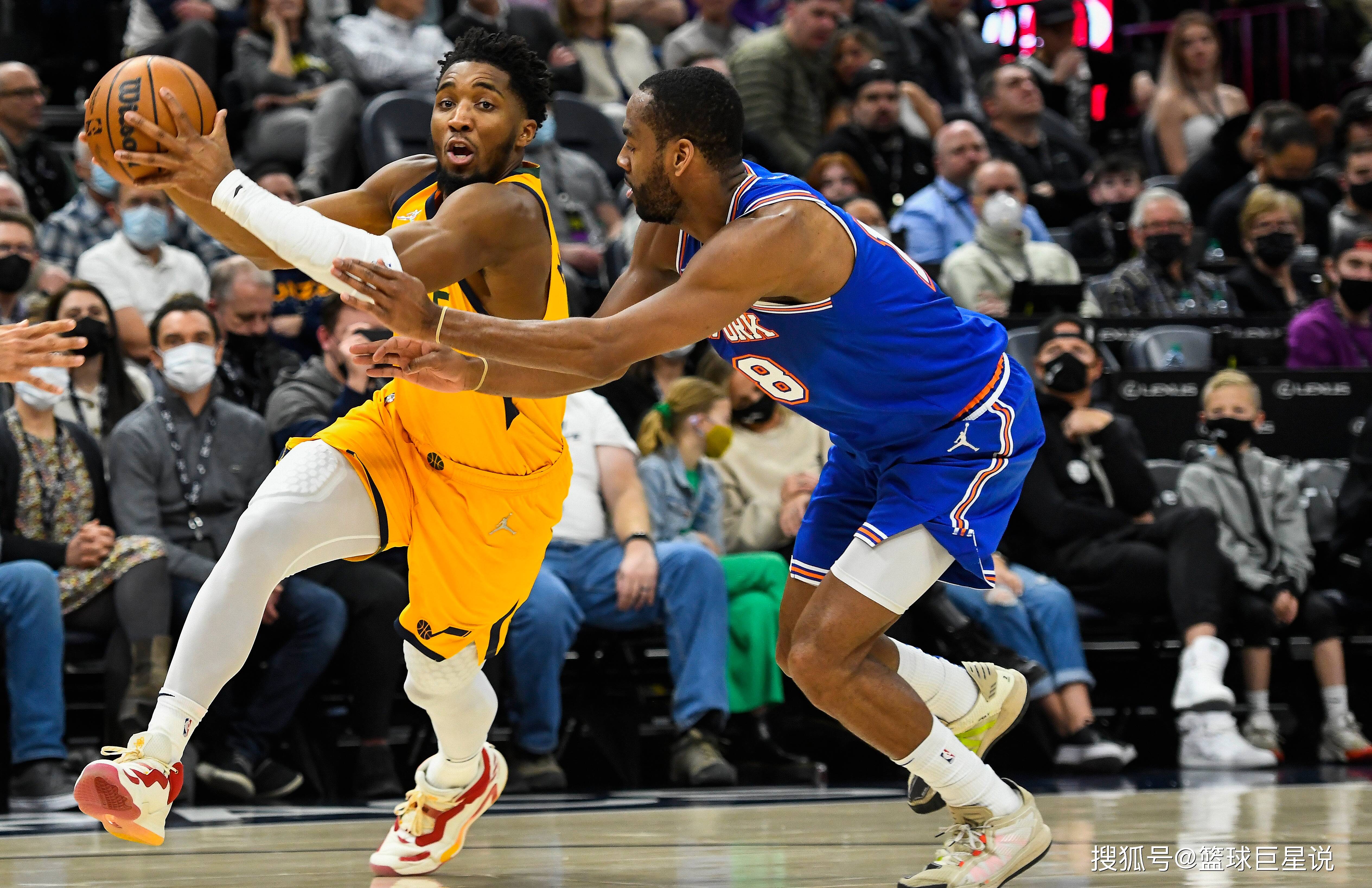 包含爵士逆转太阳，米切尔全场砍下32分稳坐得分王宝座的词条