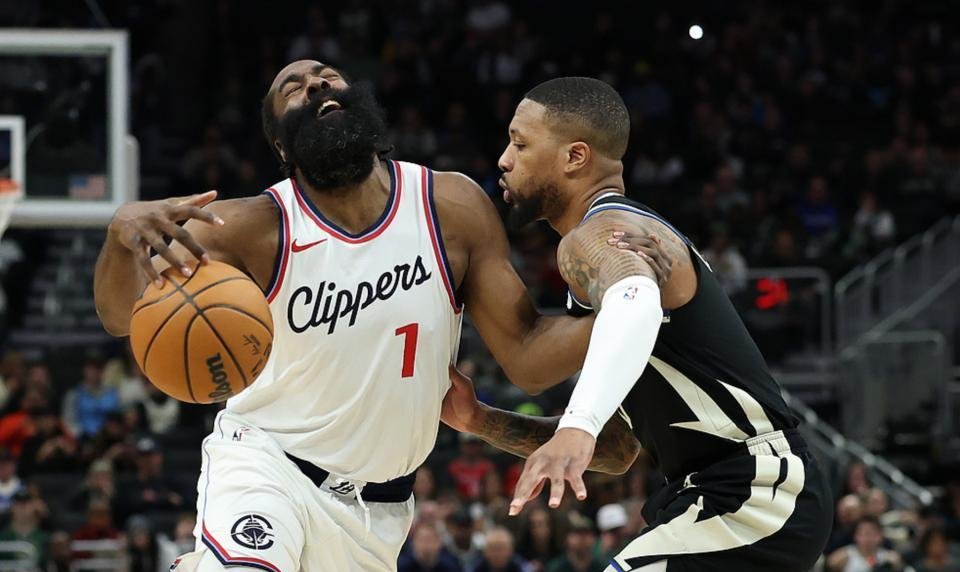 关于火箭战胜雄鹿:哈登的三分在关键时刻决胜负的信息 关于火箭战胜雄鹿:哈登的三分在关键时刻决胜负的信息