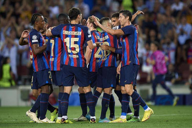 包含巴塞罗那展现实力，大胜对手晋级决赛的词条