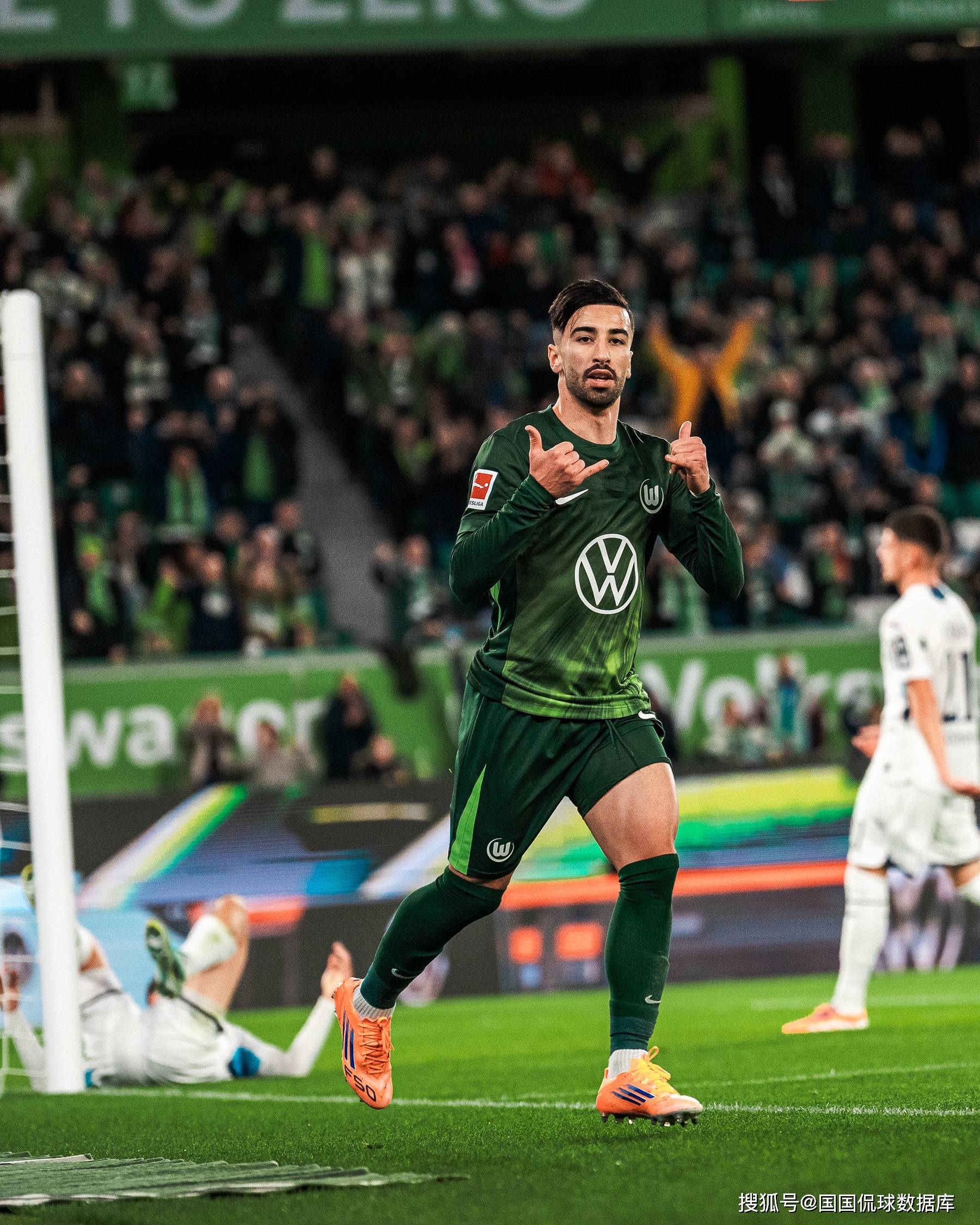 包含沃尔夫斯堡豪取联赛积分雄心冲击德甲颠覆的词条