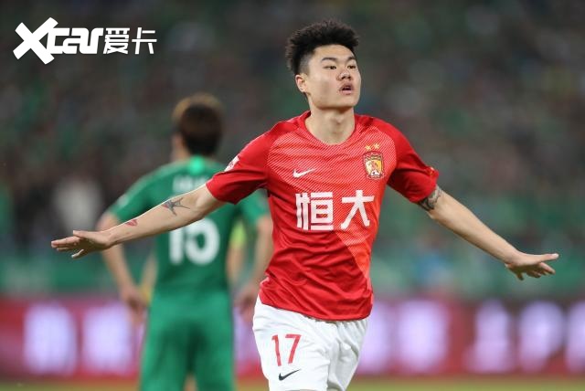 恒大主场大胜亚泰,领跑积分榜 恒大主场大胜亚泰,领跑积分榜